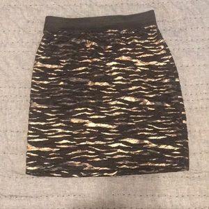 Forever 21 M black/gold skirt. Great condition!